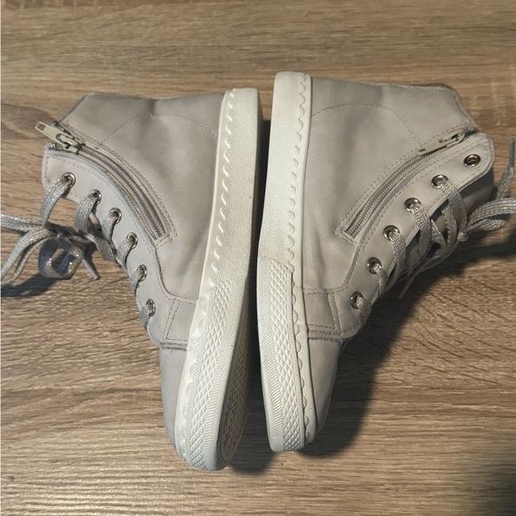 Cupcakes and cashmere girls sneakers size 2 side zipper glitter heart shoes - Picture 3 of 8